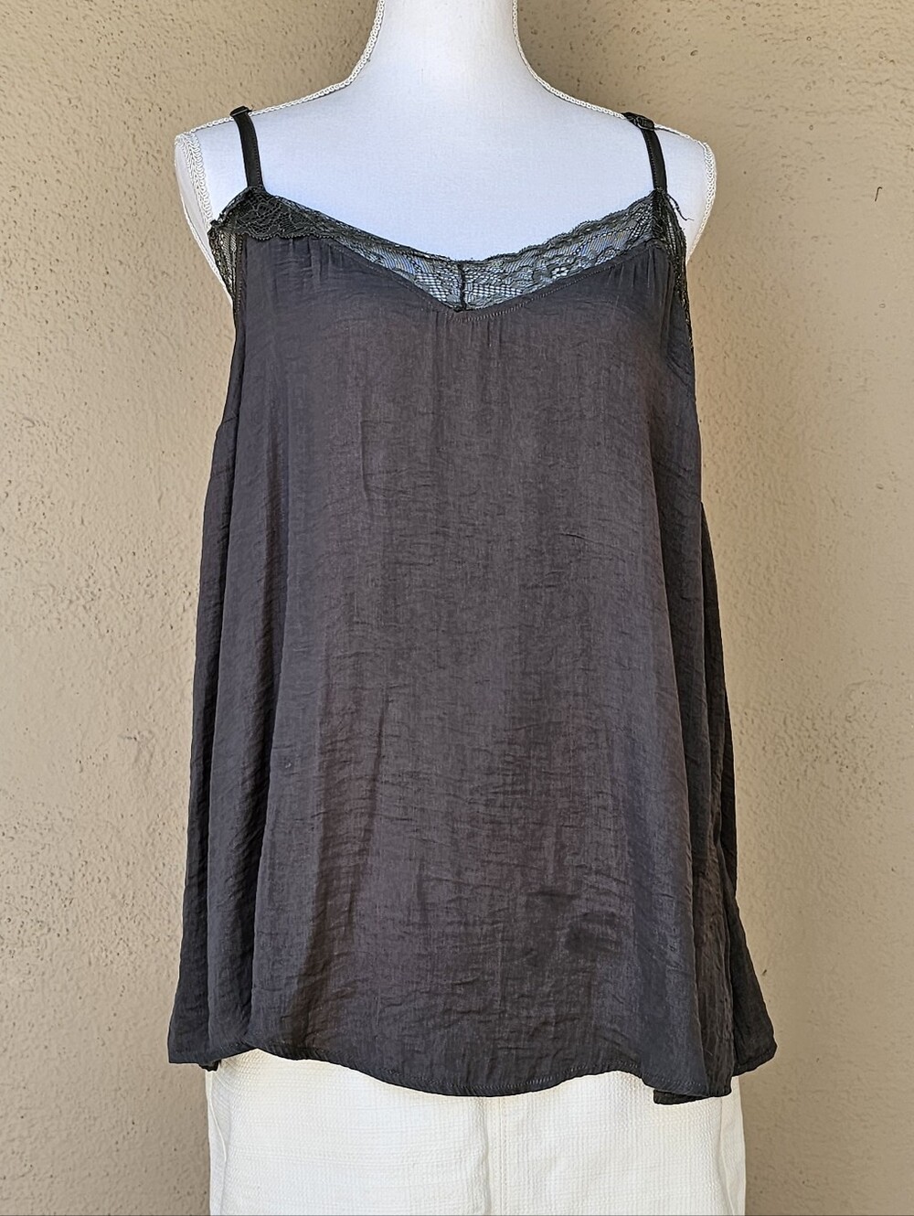 Torrid 100% Nylone Lace Trim Neckline W/ Racer Back Buttons Sz 2